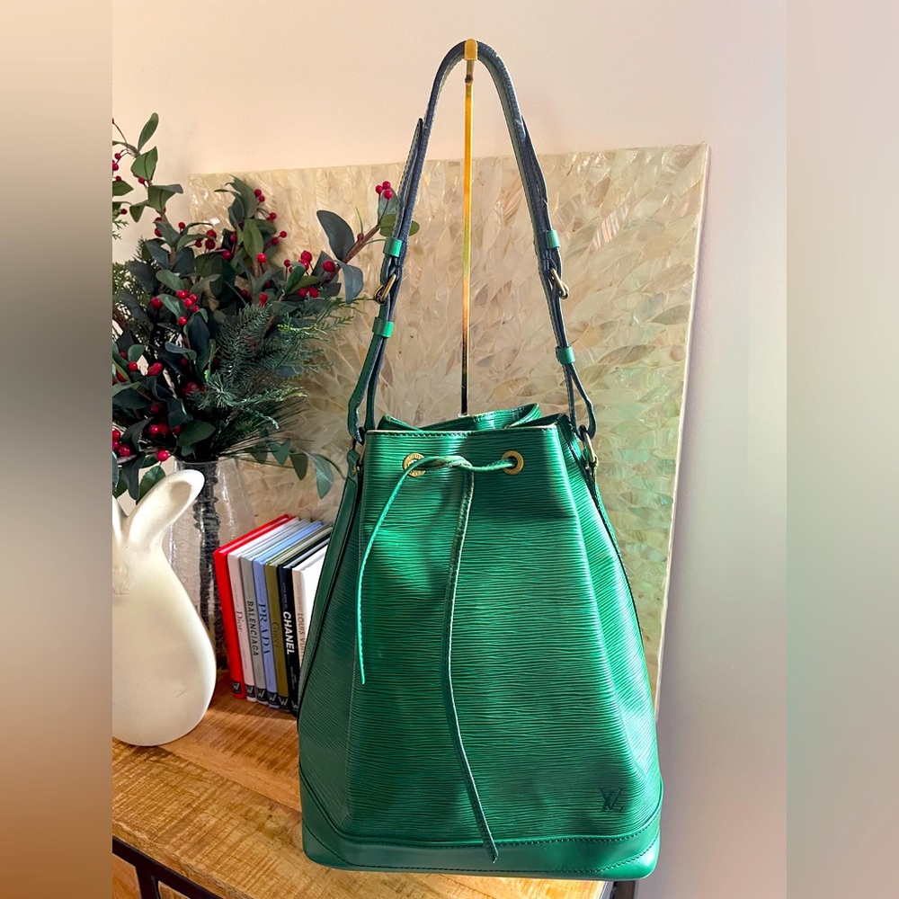 LV Louis Vuitton GM Noe Cinch Bucket Bag in Green